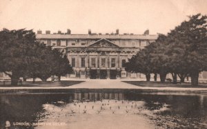 Vintage Postcard General Post Office Martin's Le Grand Headquarters London Engla