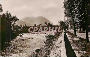 Modern Postcard Bagneres de Bigorre banks of the Adour