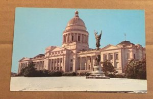 VINTAGE UNUSED  POSTCARD - STATE CAPITOL, LITTLE ROCK, ARKANSAS