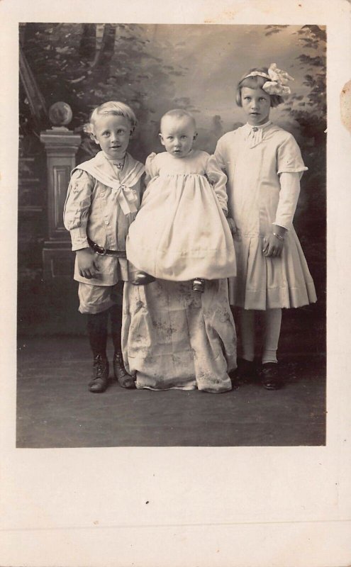 HOQUIAM WASHINGTON~CHILDREN IN VICTORIAN ATTIRE~1910s REAL PHOTO POSTCARD