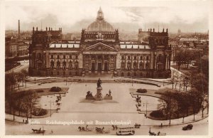br107163 berlin reichstgsgebaude mit bismarckdenkmal germany