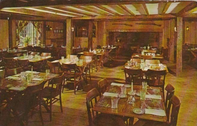 Massachusetts Sturbridge Publick House On The Common Tap Room 1976