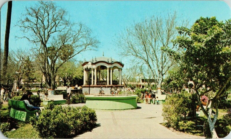 Postal Mexfotocolor El Kiosko Plaza Principal Bandstand Main Mexico Postcard UNP 