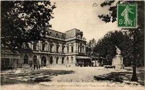 CPA Le VAUCLUSE Illustre - BOLLENE - Place de l'Hotel-de-Ville (512038)