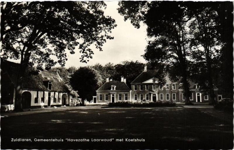 CPA AK Zuidlaren Gemeentehuis met Koetshuis NETHERLANDS (728994)