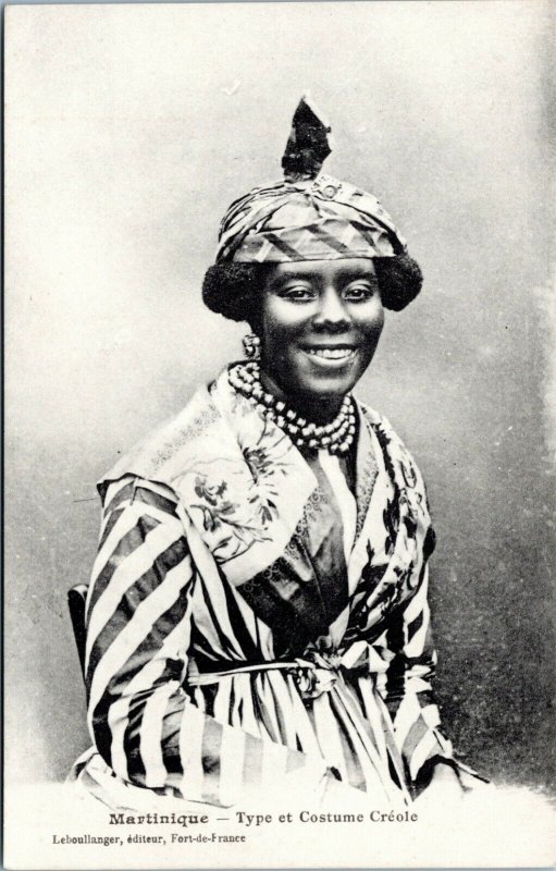 postcard Martinique - woman in typical Creole dress