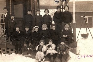 c1920 CEDAR SPRINGS SUNDAY SCHOOL PARTY SNOW WASHPOT RPPC POSTCARD 43-179