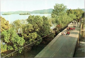 postcard China Hangzhou West Lake Su Dike