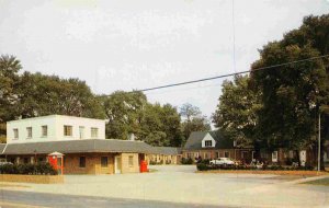 Brady Motel US 20 Wickliffe Ohio postcard