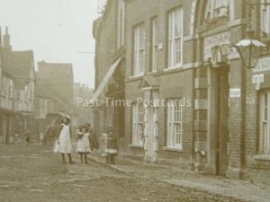 Berkshire COLNBROOK High Street shows GEORGE HOTEL & DRAPERY c1912 RP Postcard