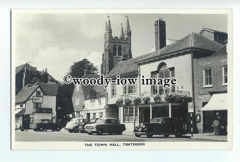 aj0282 - Cars Parked by Century Inn , Town Hall , Tenterden , Kent - postcard