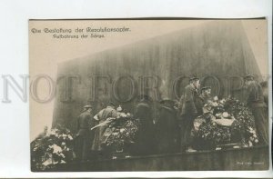 461215 1918 year Revolution in Germany Berlin Laying out coffins photo postcard
