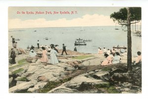 NY - New Rochelle. Hudson Park, On the Rocks