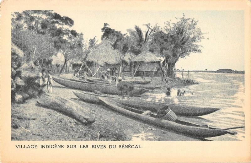 BF8772 village indigene sur les rives du senegal types boats    Africa  Senegal