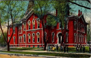 Boone, IA Iowa  HIGH SCHOOL & Students  DES MOINES TOWNSHIP  ca1910's Postcard