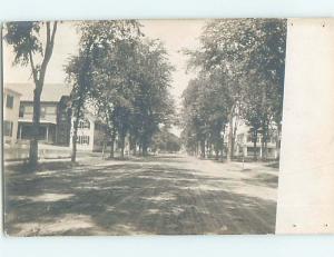 Pre-1918 rppc architecture HOUSES ALONG TREE LINED STREET HL9968