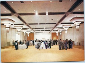 postcard Japan - Tokyo Hilton - pearl chandleiers in the Pearl Ball Room