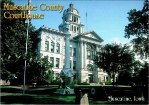 Muscatine, IA Iowa  COUNTY COURT HOUSE Civil War Statue~Courthouse  4X6 Postcard