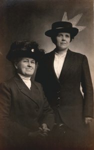 VINTAGE POSTCARD 2 WOMEN IN PERIOD DRESS AND HATS REAL ON PHOTO CARD c. 1915