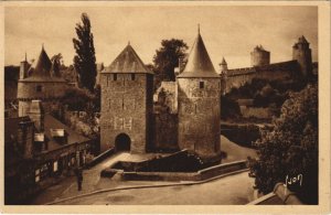 CPA Fougeres Entree du Chateau (1237702)