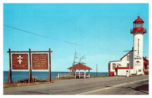 Postcard LIGHTHOUSE SCENE Gaspe Quebec QC AQ1676