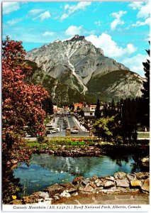 VINTAGE POSTCARD CONTINENTAL SIZE CASCADE MOUNTAIN & MAIN STREET BANFF ALBERTA