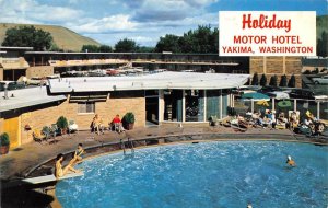 Yakima, WA Washington  HOLIDAY MOTOR HOTEL Pool View ROADSIDE ca1950's Postcard