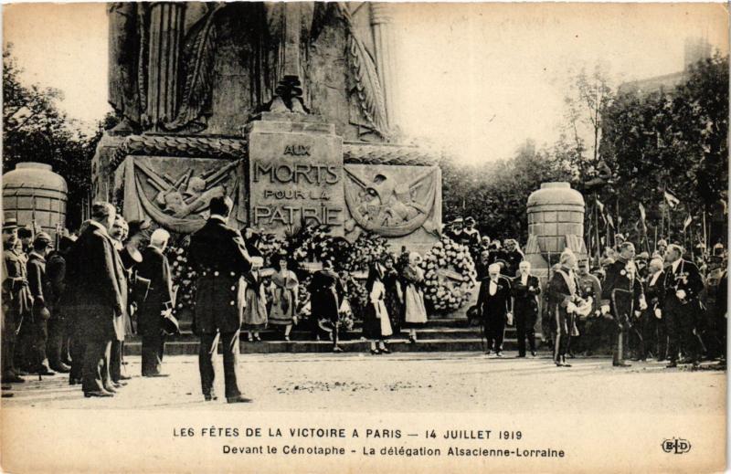 CPA Militaire, Devant le Cenotaphe - La delegation Alsacienne-Lorraine (277705)
