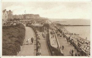 Essex Postcard - Clacton-on-Sea - Looking East    ZZ1299