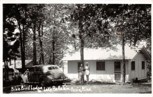 G13/ Nevis Minnesota RPPC Postcard c1940s Blue Bird Lodge Cottage Auto