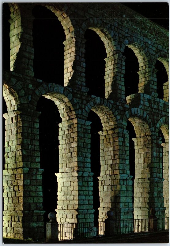 VINTAGE CONTINENTAL SIZE POSTCARD DETAIL OF THE AQUEDUCT AT NIGHT SEGOVIA SPAIN