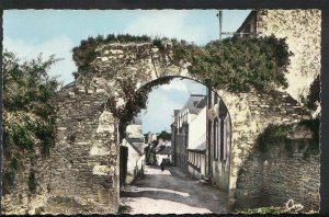 France Postcard - Rochefort-En-Terre - Une Des Vieilles Portes De La Ville CC533