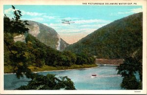 VINTAGE POSTCARD THE DELAWARE WATER GAP IN PENNSYLVANIA WITH BOAT 1930's