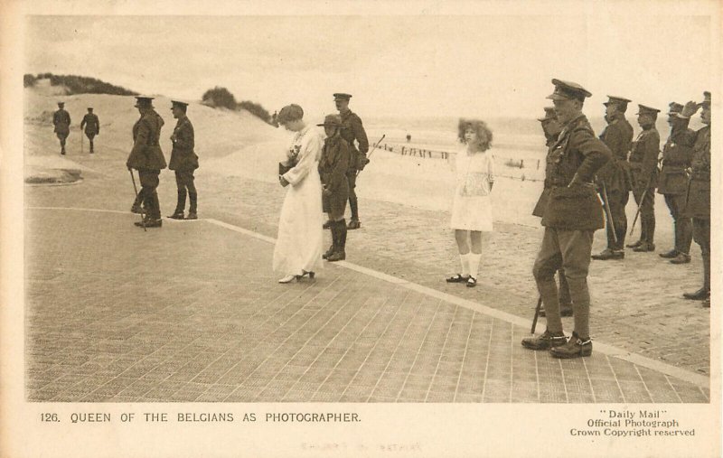 WWI Postcard Queen Of The Belgians Elisabeth as Photographer Daily Mail Ser 16