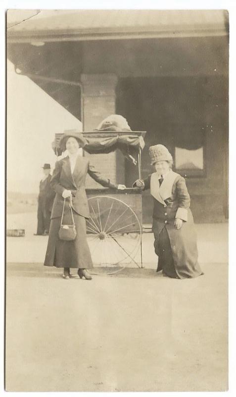 Grants Pass OR Popcorn Machine Railroad Depot? RPPC Real Photo Postcard