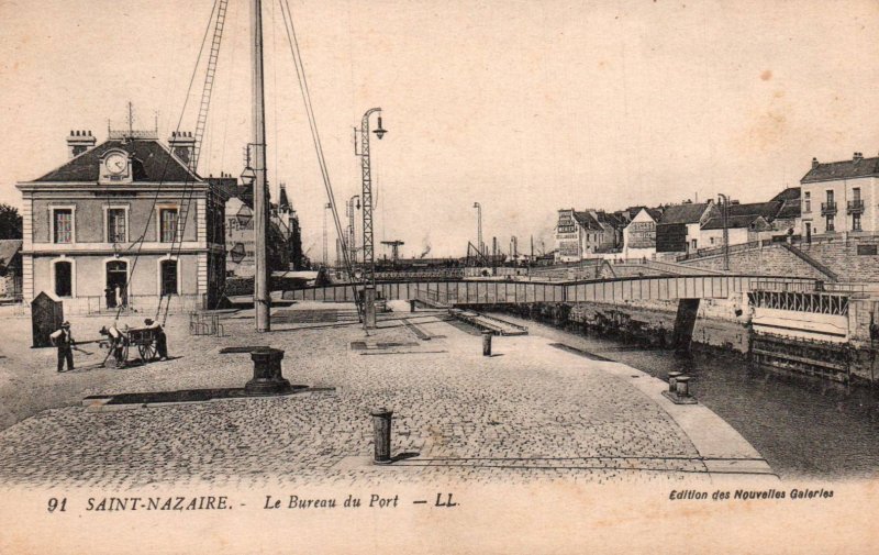 Le Bereau du Port,Saint-Nazaire,France BIN