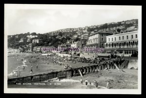 h2103 - Isle of Wight - Families enjoying Ventnor Beach c1950s - Dean postcard