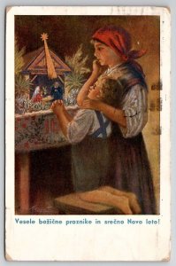 Christmas Mother Child Admiring Nativity Set Yugoslavia Greeting Postcard B39