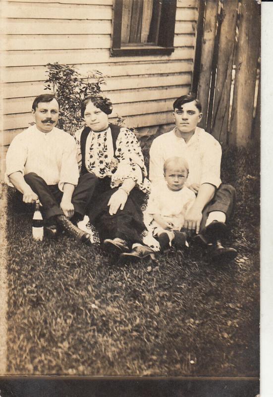 Social history early photo postcard romanian family types folk costume c.1915