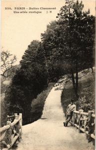 CPA PARIS 19e Buttes -Chaumont - Une Allée Rustique (302385)