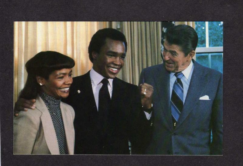 President Ronald Reagan Boxer Sugar Ray Leonard Boxing White House DC Postcard