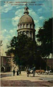 CPA Boulogne sur Mer- La Cathedrale et la Porte de Calais FRANCE (1021076)