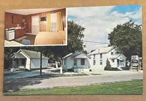 UNUSED POSTCARD - MEADOW LANE RESORT MOTEL, 402 ST. LIMAS, BRANSON, MISSOURI