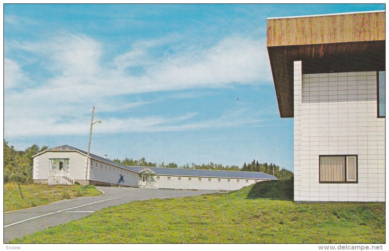 L'Accueil Notre-Dame et le Centre Culturel, ROBERVAL , Quebec , Canada, PU-1976