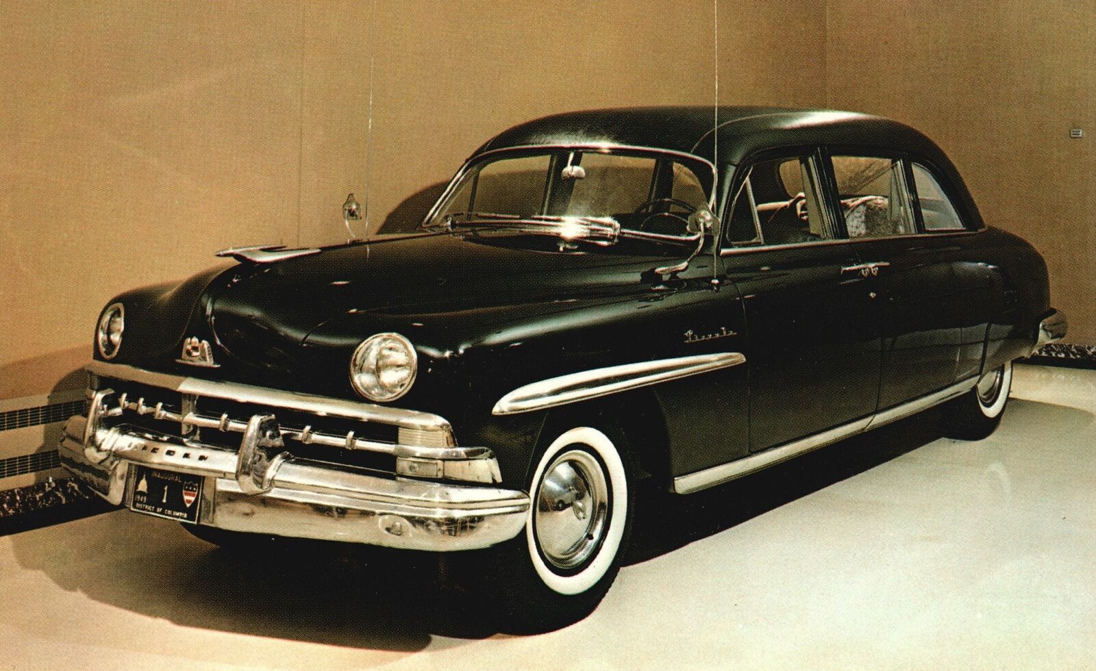 Vintage Postcard Harry S. Truman Library and Museum Independence