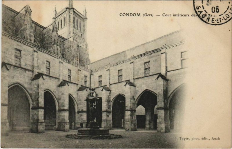 CPA condom court interieure des cloitres (1169208)
							
							