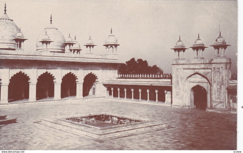 RP: AGRA , India , 00-10s; Palace grounds