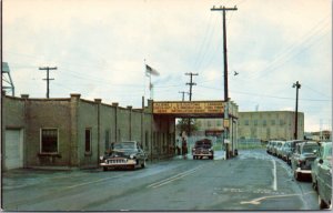 Postcard MN International Falls - US Customs and Immigration Station