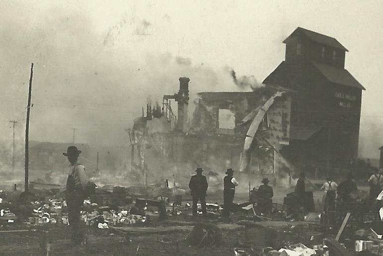 Searles MINNESOTA RPPC 1911 ELEVATOR FIRE Ruins Crowd nr New Ulm Sleepy Eye
