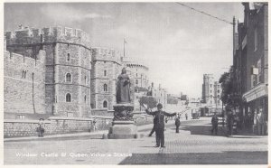 Policeman Doing Traffic Control at Queen Victoria London Statue Postcard